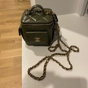 SOLD OUT - BRAND NEW CHANEL CROSS BODY BAG. Can’t find it anywhere.